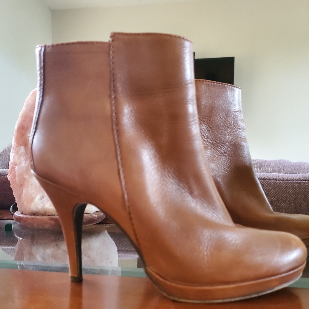 Steve madden launch booties in cognac brown